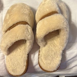 Cream slippers